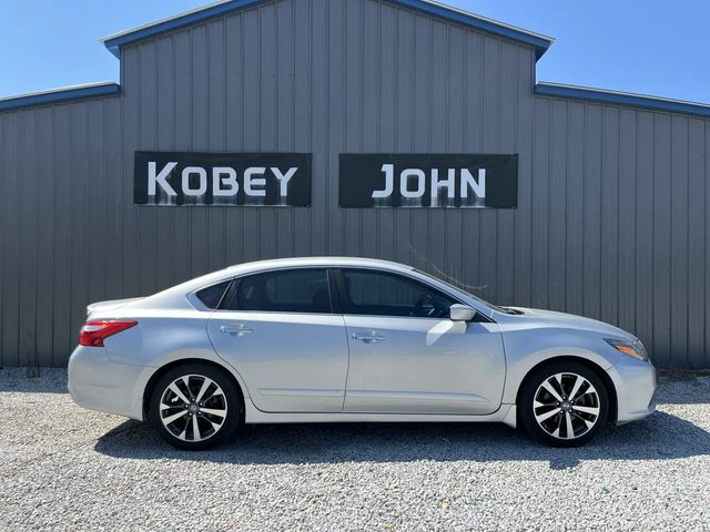 2016 Nissan Altima 2.5 SR FWD photo
