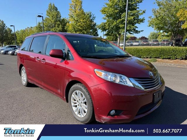 2016 Toyota Sienna XLE FWD photo