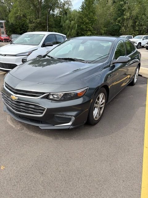 2017 Chevrolet Malibu LT FWD photo