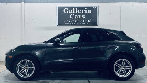 2017 Porsche Macan  AWD photo