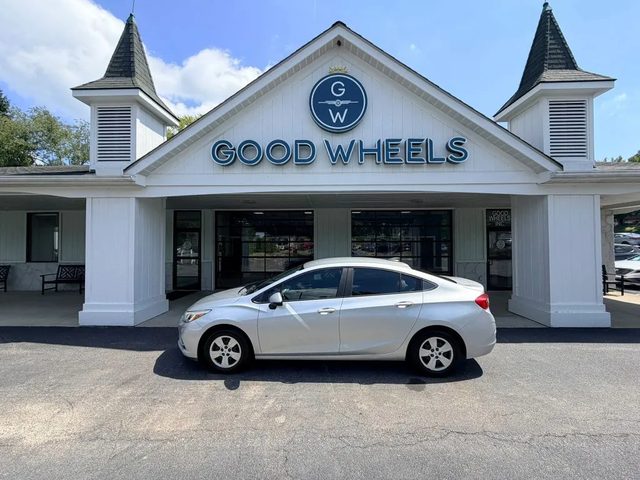 2017 Chevrolet Cruze LS FWD photo