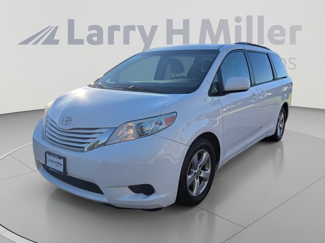 2017 Toyota Sienna LE FWD photo