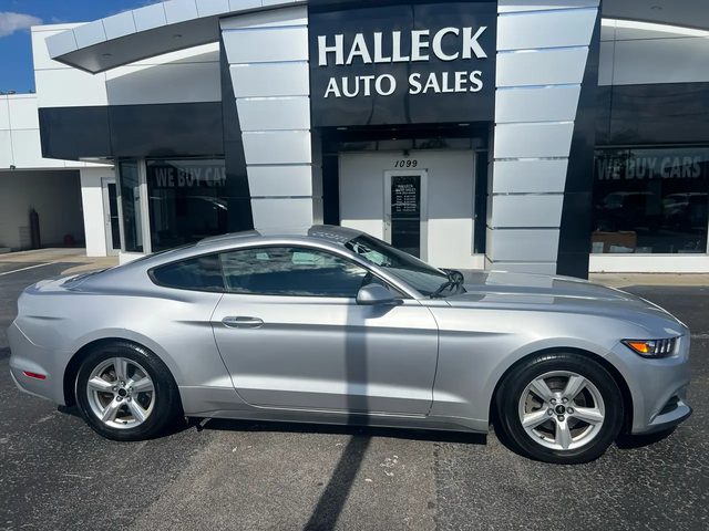 2017 Ford Mustang V6 RWD photo