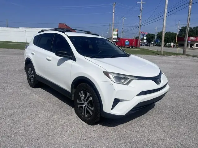 2016 Toyota RAV4 LE FWD photo