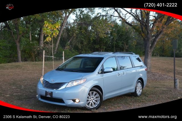 2017 Toyota Sienna XLE Premium AWD photo