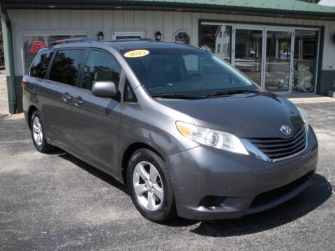 2015 Toyota Sienna LE FWD photo