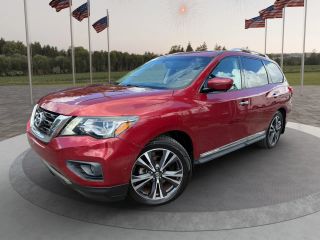 2017 Nissan Pathfinder Platinum FWD photo