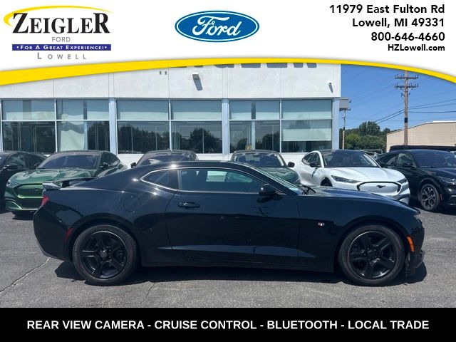2016 Chevrolet Camaro 1LT RWD photo