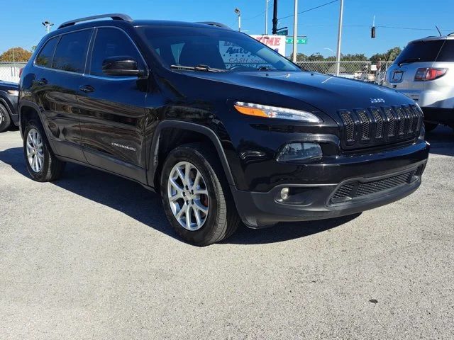 2017 Jeep Cherokee Latitude FWD photo