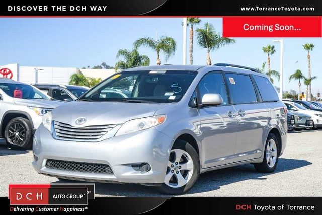 2017 Toyota Sienna LE FWD photo