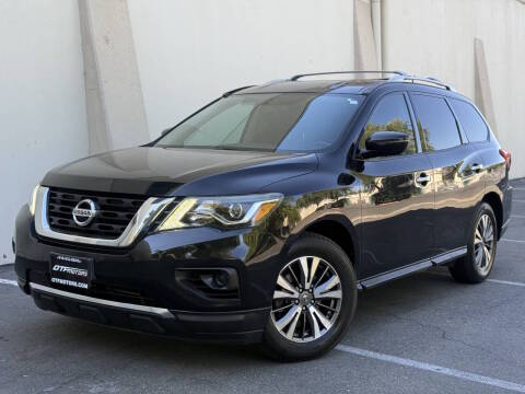 2017 Nissan Pathfinder S FWD photo