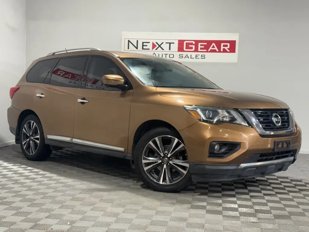 2017 Nissan Pathfinder Platinum FWD photo