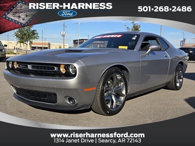 2016 Dodge Challenger SXT RWD photo