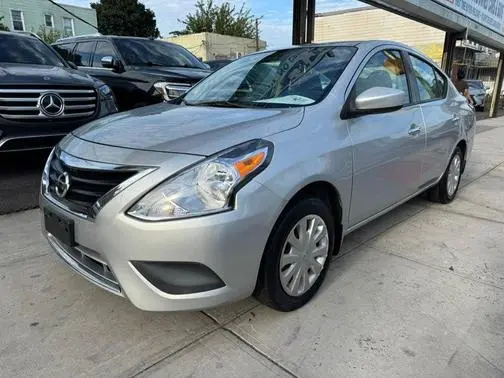 2016 Nissan Versa SV FWD photo