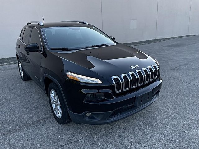 2017 Jeep Cherokee Latitude FWD photo