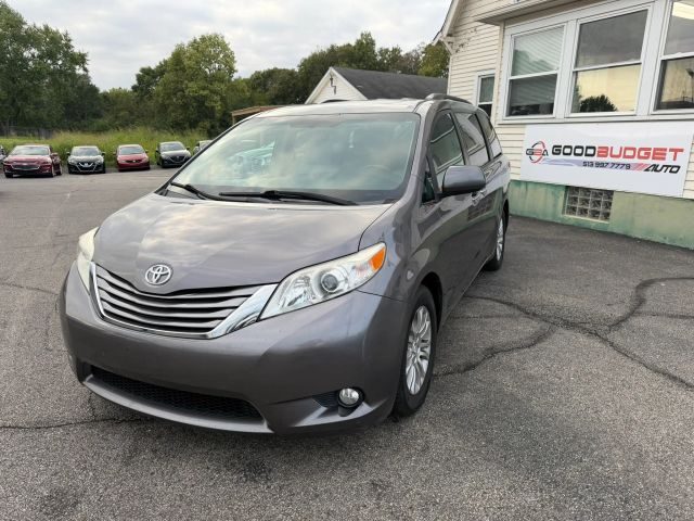2017 Toyota Sienna XLE Premium FWD photo