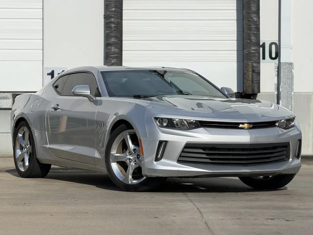 2017 Chevrolet Camaro 1LT RWD photo