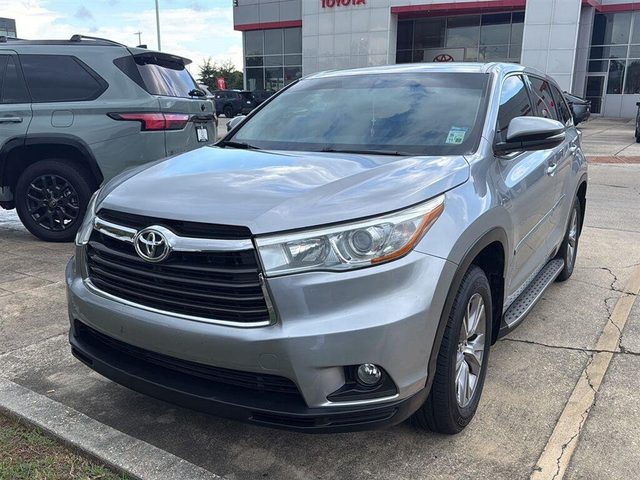 2016 Toyota Highlander LE Plus FWD photo