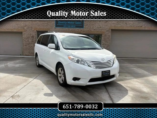 2017 Toyota Sienna LE FWD photo