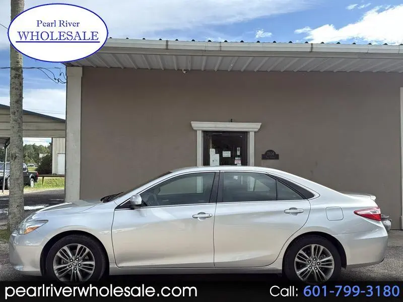 2017 Toyota Camry SE FWD photo