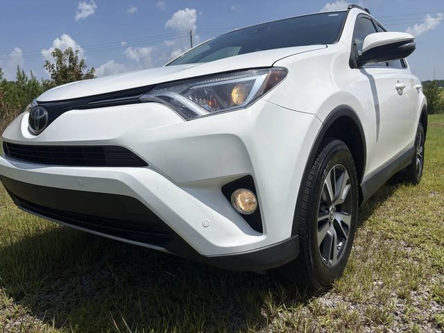 2017 Toyota RAV4 XLE FWD photo