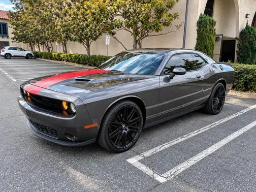 2016 Dodge Challenger SXT RWD photo