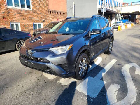2017 Toyota RAV4 LE AWD photo