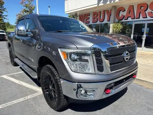 2017 Nissan Titan SL 4WD photo