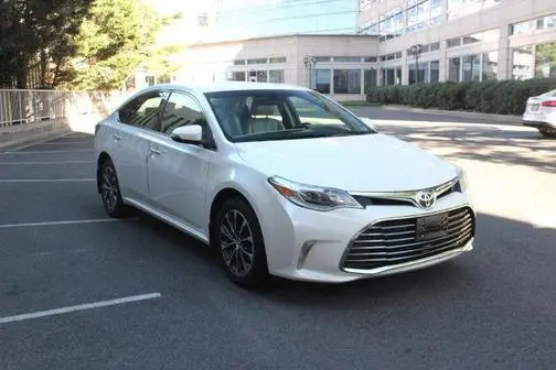 2016 Toyota Avalon XLE Plus FWD photo