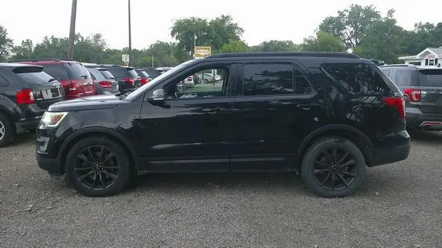 2017 Ford Explorer XLT 4WD photo