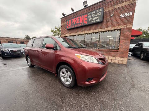 2015 Toyota Sienna LE FWD photo