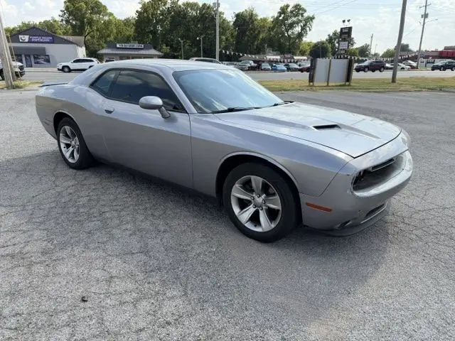 2016 Dodge Challenger SXT RWD photo