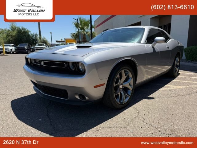 2016 Dodge Challenger SXT RWD photo