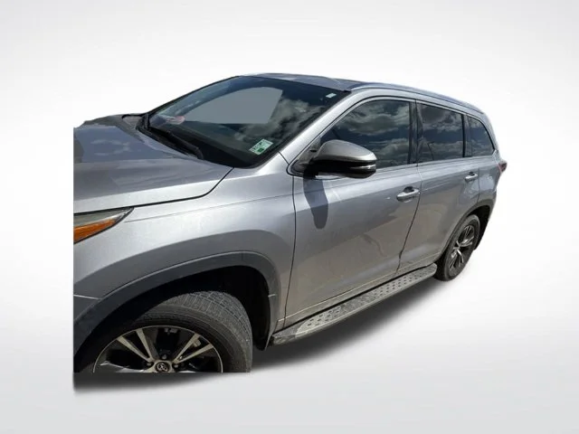 2016 Toyota Highlander XLE FWD photo