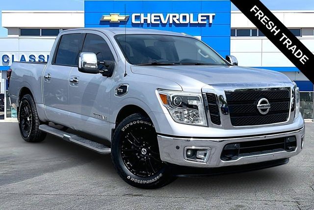 2017 Nissan Titan SL RWD photo