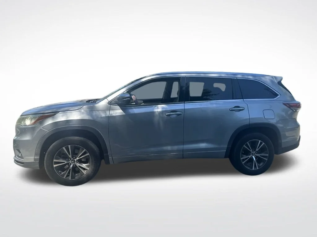 2016 Toyota Highlander XLE FWD photo