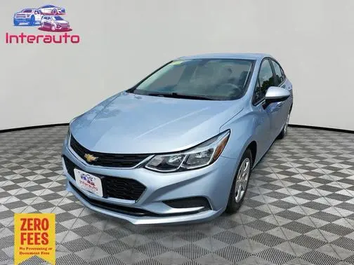 2017 Chevrolet Cruze LS FWD photo