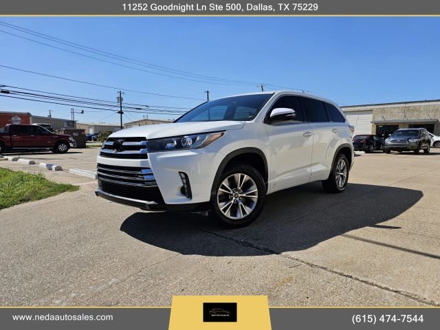 2016 Toyota Highlander LE Plus FWD photo