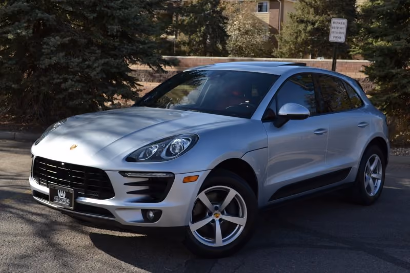2017 Porsche Macan AWD photo