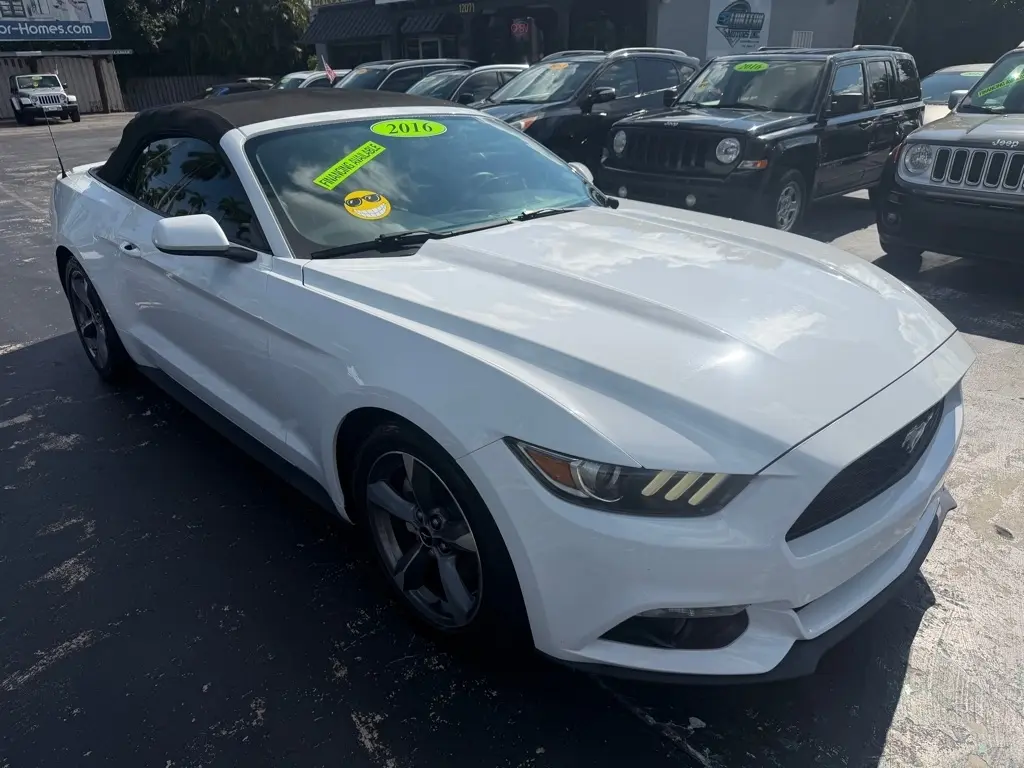 2016 Ford Mustang V6 RWD photo