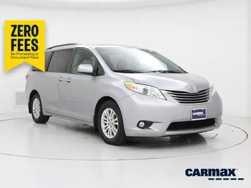 2017 Toyota Sienna XLE Premium FWD photo