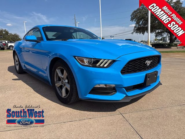 2017 Ford Mustang V6 RWD photo