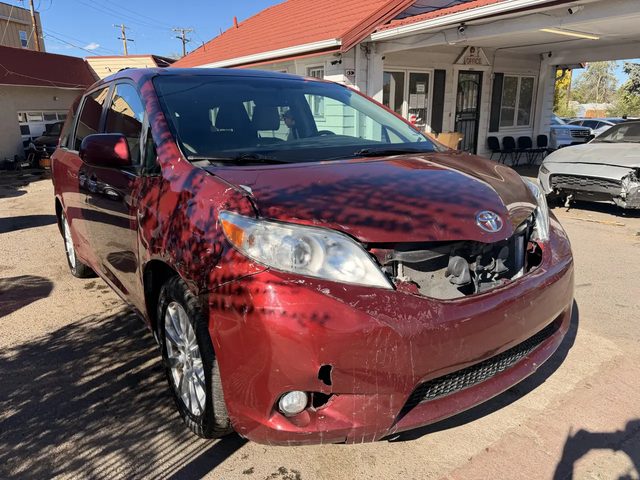 2017 Toyota Sienna XLE AWD photo