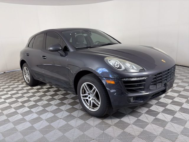 2017 Porsche Macan  AWD photo