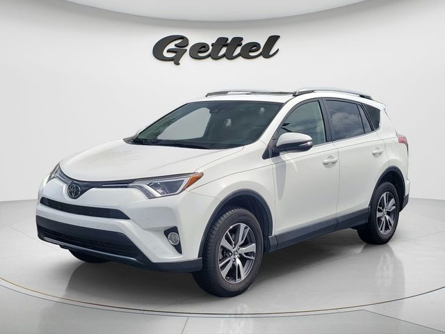 2017 Toyota RAV4 XLE FWD photo