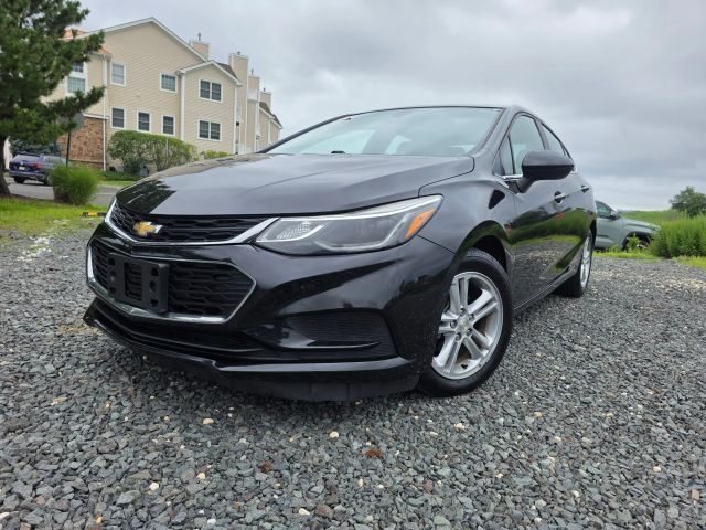 2017 Chevrolet Cruze LT FWD photo