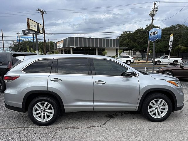 2016 Toyota Highlander LE FWD photo