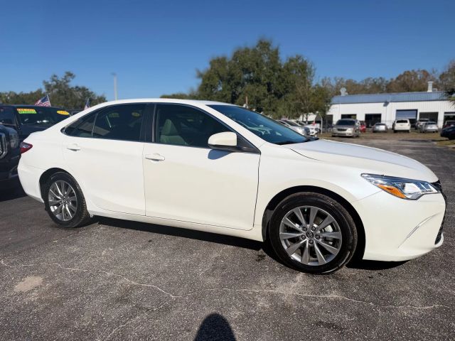 2017 Toyota Camry XLE V6 FWD photo
