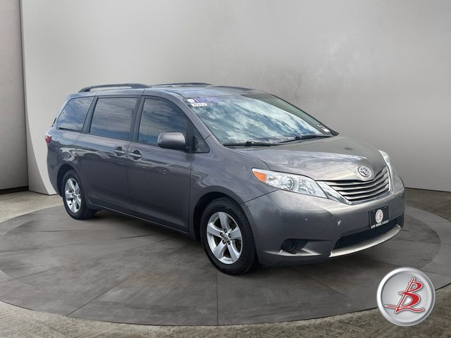 2017 Toyota Sienna LE FWD photo