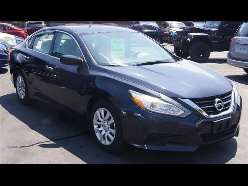 2017 Nissan Altima 2.5 FWD photo